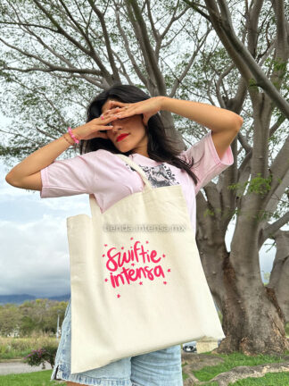 Tote bag - Frase "Swiftie Intensa" - Colección Swiftie - Tote bag Taylor Swift - Tienda Intensa