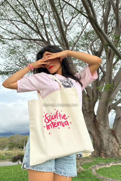 Tote bag - Frase "Swiftie Intensa" - Colección Swiftie - Tote bag Taylor Swift - Tienda Intensa