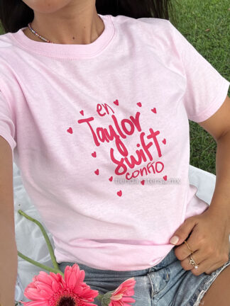 Playera rosa unisex - Frase "En Taylor Swift confío" - Colección Swiftie - Playeras Taylor Swift - Tienda Intensa